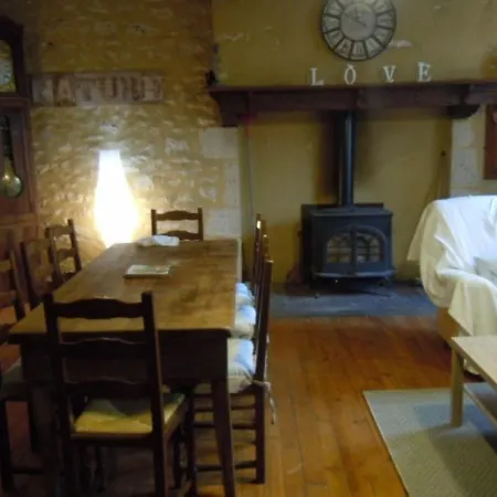 House Chez Mireille بيت للعطل Memerlin