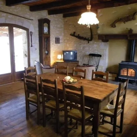 House Chez Mireille بيت للعطل Memerlin